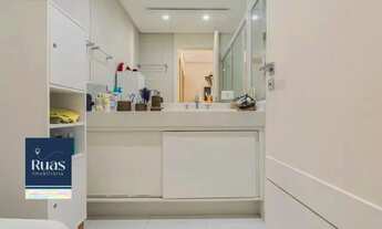 Imagem 2: Na quadra da praia da praia mais famosa do Brasil, está esse lindo apartamento contemporân