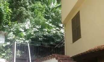 Imagem: Alugo casa no centro. Bem localizada