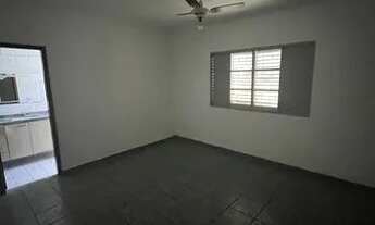 Imagem 5: Casa para aluguel e venda possui 236 metros quadrados com 5 quartos