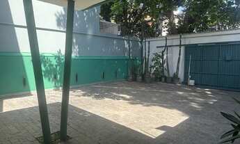 Imagem 2: Sobrado para aluguel possui 320 metros quadrados com 10 quartos