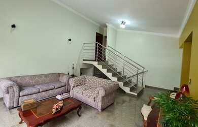 Imagem 7: Sobrado para venda possui 279 m² com 4 quartos no Bairro Saraiva - Uberlândia - MG