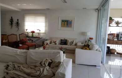 Imagem 7: Apartamento com varanda integrada às salas, rua arborizada, aréa nobre da Santa Cecília