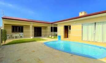 Imagem: Linda casa com piscina e a 150 metros do