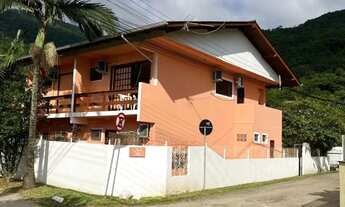 Imagem 2: Casa residencial à venda no Pântano do Sul com 304 m² e 11 dormitórios/quartos