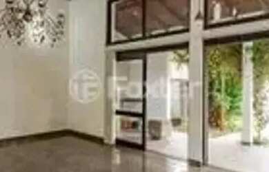 Imagem 2: Sobrado para venda com 354 metros quadrados com 3 quartos em Cristal - Porto Alegre - RS