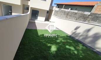 Imagem 2: Casa com 2 dormitórios e amplo terreno aos fundos em São José