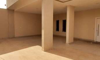 Imagem 3: Sobrado para venda tem 330 metros quadrados com 4 quartos em Formosinha - Formosa - GO