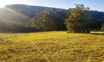 Imagem: Linda chácara com vertentes e um valor