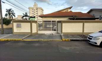 Imagem 5: Casa de alto padrão, localização privilegiada em Araranguá! O imóvel possui 03 dormitórios