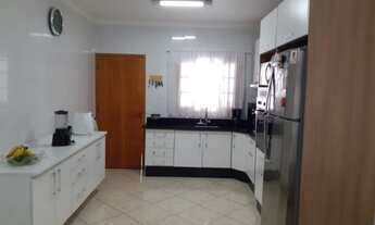 Imagem 5: OPORTUNIDADE SOBRADO COM 3 SUITES E 4 VAGAS