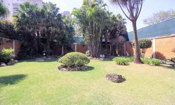 Imagem 2: Linda mansão com 1312 mts , Jardim, piscina, churrasqueira, salão de jogos, bar