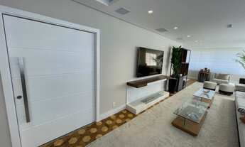 Imagem 3: Apto para venda tem 250 metros com 4 quartos e biblioteca