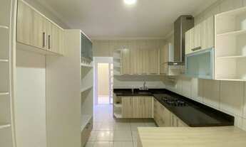 Imagem 7: Casa térrea no condomínio Horto Florestal 1, com móveis planejados