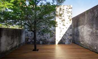 Imagem 5: Casa encanta pela localização privilegiada e pelo projeto arrojado e ao à venda/Locação