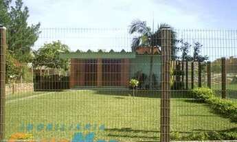 Imagem: Linda residência em Avenida asfaltada entre