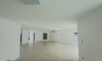 Imagem 3: Casa de condomínio para venda possui 400 metros quadrados com 5 quartos