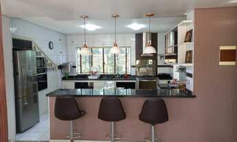 Imagem 4: Do lado da praça e perto do lago. Suíte master hidro, closed e sacada. Poço e USINA SOLAR