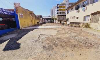 Imagem 4: Estreito terreno com 567m² a pouca distância das Pontes