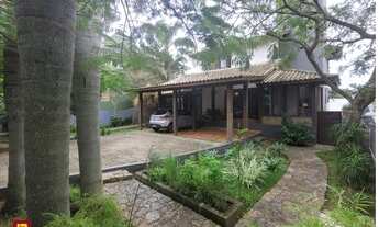 Imagem 1: Excelente casa em Condomínio fechado no bairro Rio Tavares, em Florianópolis