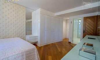 Imagem 2: Gigante na quadra do mar da Praia da Costa