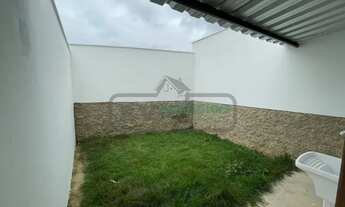 Imagem 2: )(- OPORTUNIDADE Casa Nova com 2 Quartos em Jardim dos Alfineiros