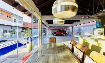 Imagem 3: Casa Alto Padrão com Piscina e Área de Churrasco em Balneário Camboriú para Temporada