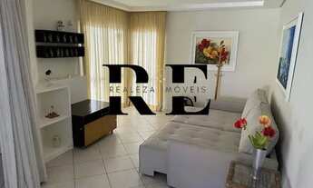 Imagem 4: Casa Ampla com Piscina e Lareira para Locação Anual em Daniela - 300 m² de Conforto e Laze