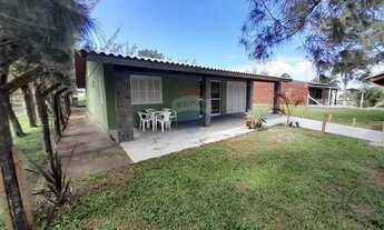 Imagem 2: Casa de Esquina a 200m da Beira-Mar 3 Quartos, Suíte e Espaço com Churrasqueira no Villag