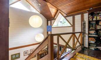 Imagem 6: Casa 4 quartos (sendo um no piso térreo); 220m² mais casa de hóspedes - Santa Felicidade