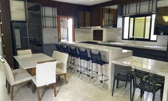 Imagem 5: Casa Térrea à venda possui 230 m² com 3 suítes, escritório, piscina aquecida