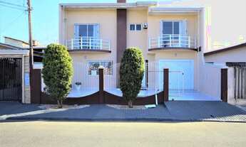 Imagem 2: Sobrado amplo no Sítio Cercado, com 270m² construídos, 3 quartos com suíte e 3 vagas de g