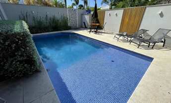 Imagem 5: Casa de condomínio para venda possui 490 metros quadrados com 5 quartos