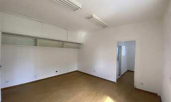 Imagem 5: Sobrado para aluguel e venda possui 380 metros quadrados com 10 quartos