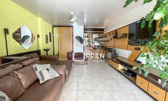 Imagem: Espaçosa cobertura de frente para a Praia