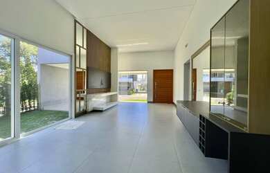 Imagem 6: Casa em condomínio fechado composta com 04 suítes independentes!