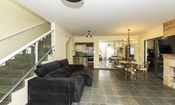 Imagem 4: Casa ampla 167m² com muito potencial, sacada e varanda, 4 vagas de garagem e um enorme qui