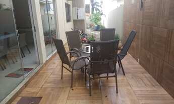 Imagem 2: Do lado da praça e perto do lago. Suíte master hidro, closed e sacada. Poço e USINA SOLAR