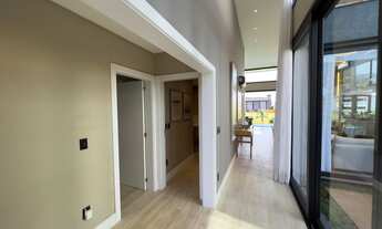 Imagem 7: Casa de condomínio térrea para venda possui 190 m² com 3 suítes e piscina!