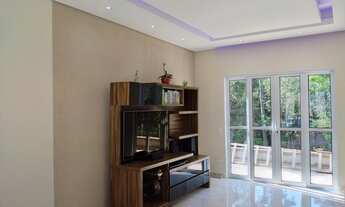 Imagem 3: Sobrado em condomínio fechado com 500 m2, 3 suítes com closet, 6 vagas, escritório e acade