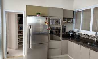 Imagem 7: Sobrado, piscina, Yucatan Paulínia, com projeto moderno de entrada e escada com pé direito