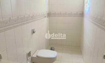 Imagem 7: Casa com 3 dormitórios para alugar, 230 m² por R$ 3.100,00/mês - Umuarama - Uberlândia/MG