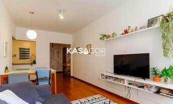 Imagem: Amplo e reformado piso de madeira cozinha