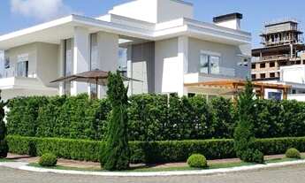 Imagem 4: Casa para aluguel e venda possui 500 metros quadrados com 5 quartos.