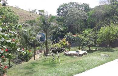 Imagem 7: Casa em condomínio fechado, com belo jardim na cidade de São Lourenço-MG