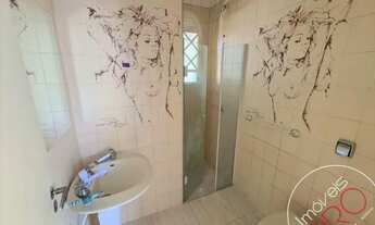 Imagem 5: Prédio super chamoso em rua tranquila e arborizada