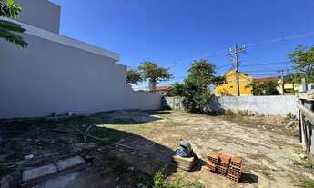 Imagem: Terreno de esquina com 245m² em localização