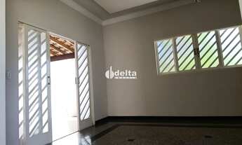 Imagem 5: Casa residencial com 5 quartos sendo 2 suítes disponível para locação e venda no bairro Al