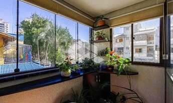 Imagem 5: Apartamento de 2 dormitórios e 1 vaga de garagem, no bairro Passo da Areia, em Porto Alegr