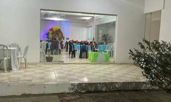 Imagem: Espaço para evento com piscina, aniversário