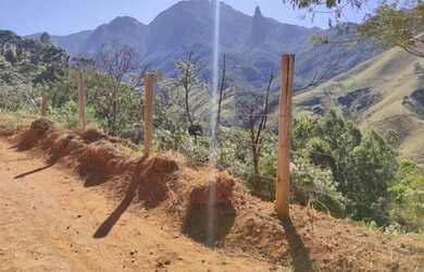 Imagem 2: Oportunidade Única! Terreno 75 m² com Cachoeira e Vista para o Pico dos Marins Piquete